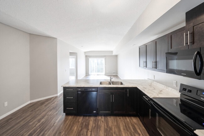 Building Photo - Carriage Homes