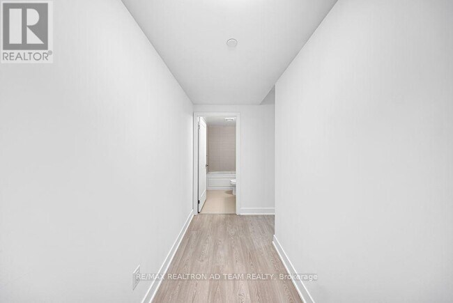 Photo du bâtiment - 2545-2545 Simcoe St N