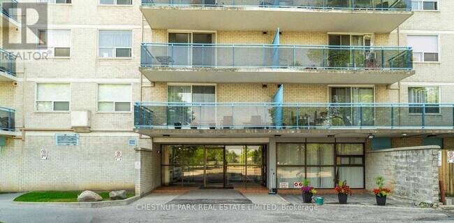 Photo du bâtiment - 3700 Lawrence Ave E
