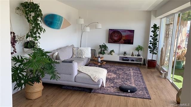 Building Photo - 2085 Ala Wai Blvd