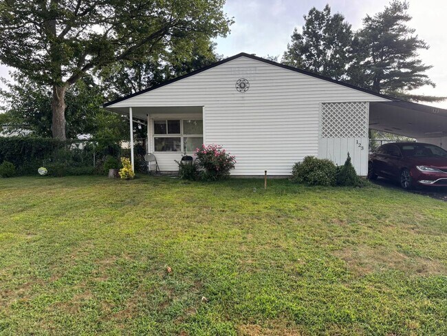 Building Photo - Stunning 3-Bed Single Family Home in Levit...