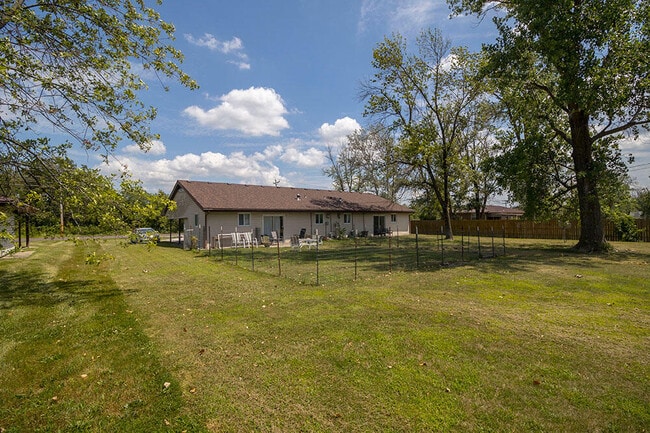 Building Photo - 6825 N Brown Station Dr