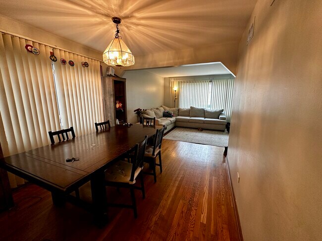 Foto del edificio - 3742 N Harlem Ave