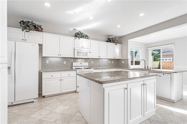 Building Photo - 828 Hurst Pl