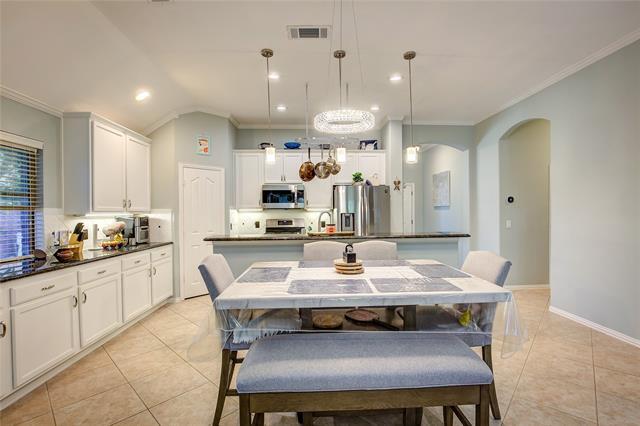 Foto del edificio - 2472 Deerwood Dr