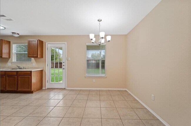 Building Photo - 909 Remington Dr