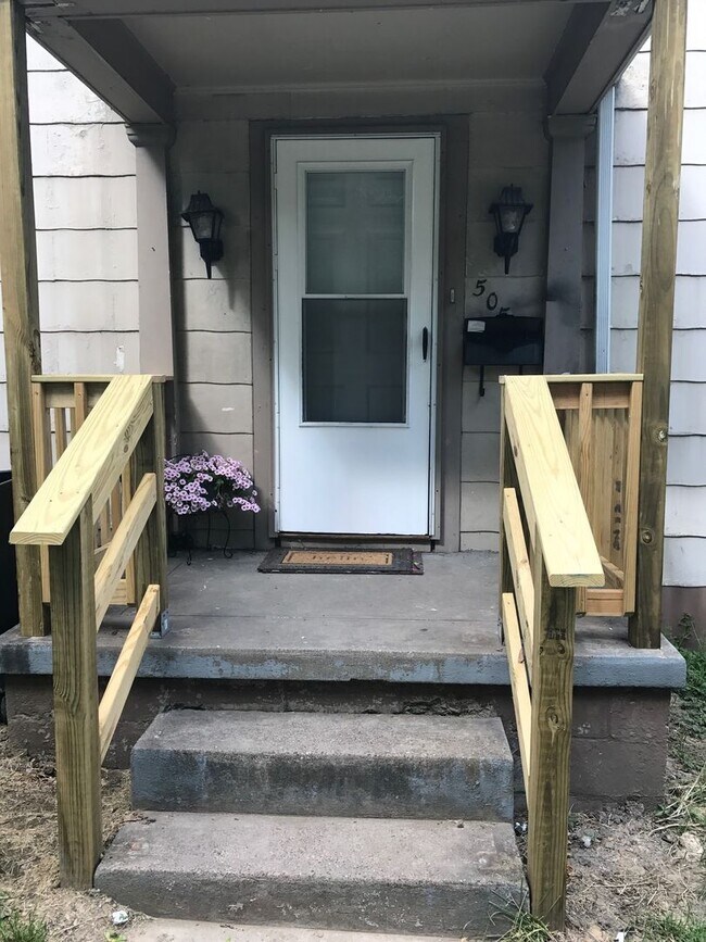 Building Photo - 3 Bedroom / 2 Bath Single Family Home For ...
