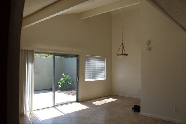 Building Photo - 405 Los Arbolitos Blvd