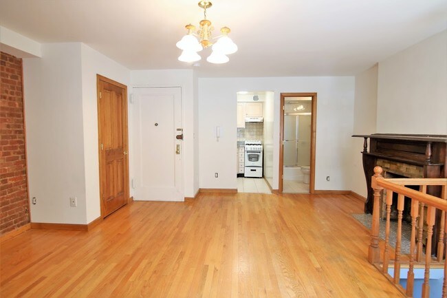 Building Photo - 329 W 84th St