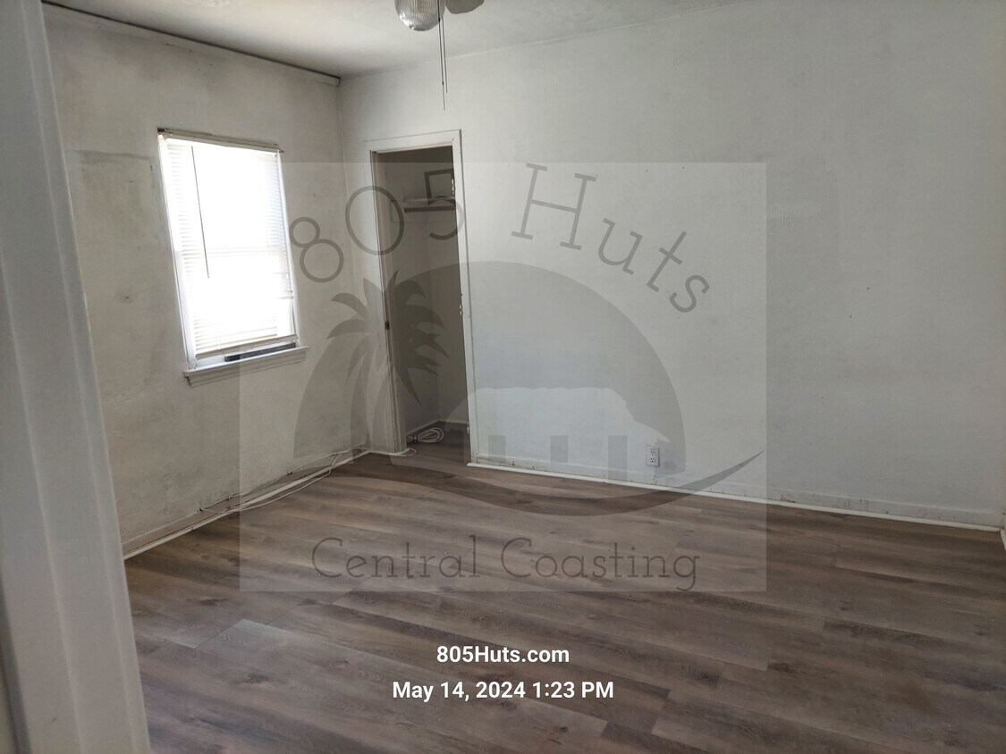 Building Photo - 327 W Tunnell St