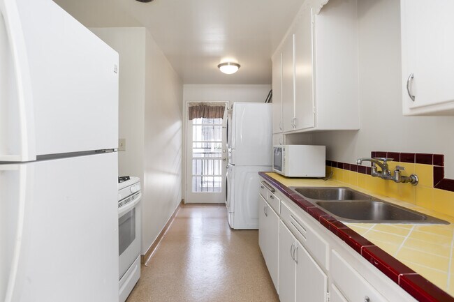 View #1 kitchen - 3804 Shafter Ave