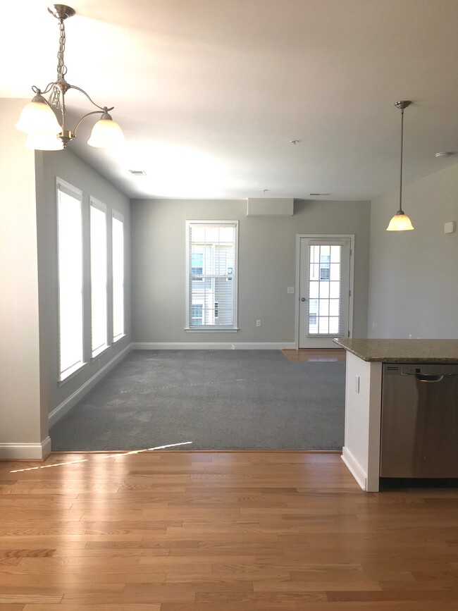 Building Photo - 632 Darby Ct