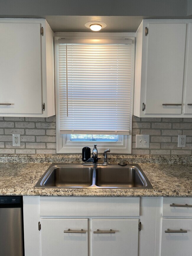 Foto del edificio - 2654 N 93rd Street