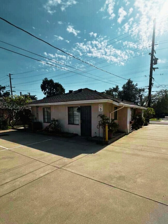 Foto del edificio - 843 W Walnut Ave