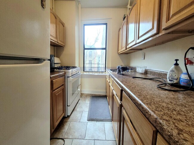 Building Photo - 176 Nagle Avenue