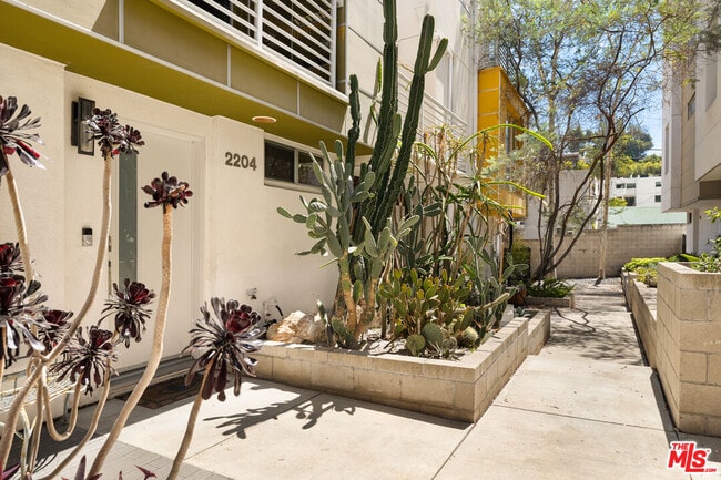 Building Photo - 2204 Fox Ln