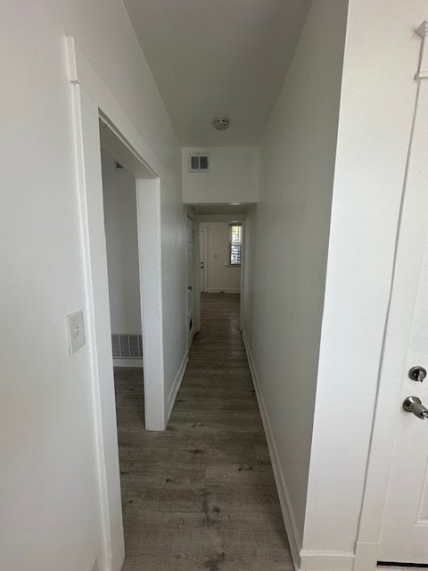 Building Photo - 2700 Roslyn Ave