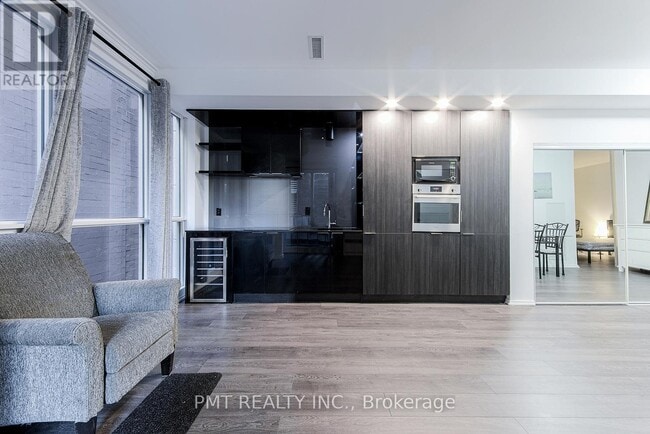 Building Photo - 70 Temperance St