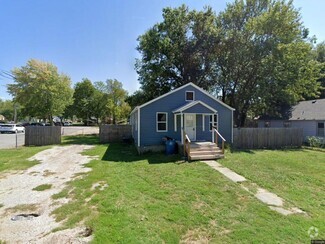 Building Photo - 702 Cherry Rd