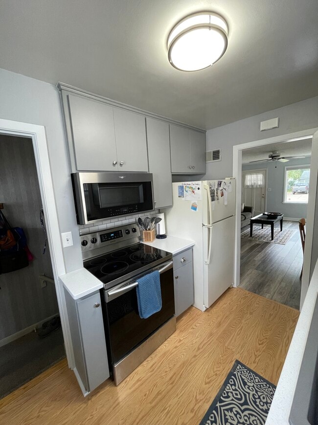 Foto del edificio - 814 12th Ave SE