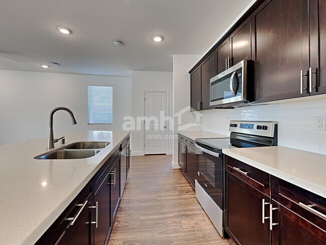 Building Photo - 9121 S Conquistador St