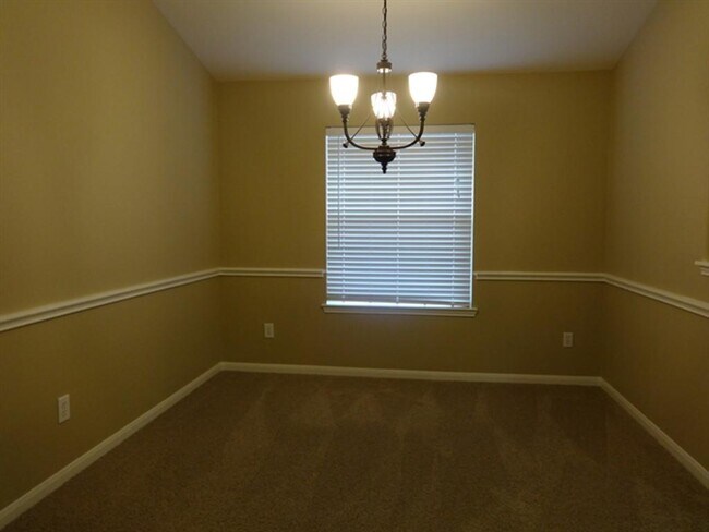 Building Photo - 32306 Willow Creek Park