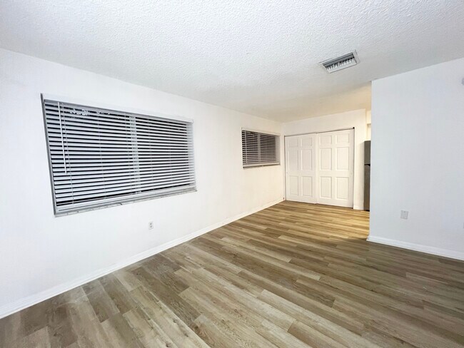 Foto del edificio - 65 NE 59th St