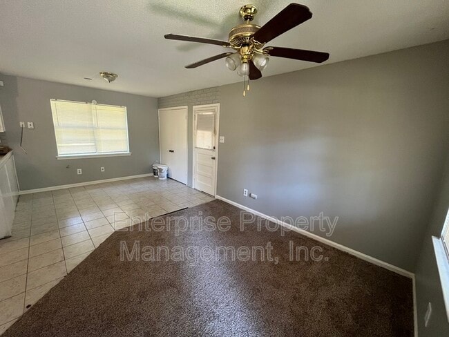 Building Photo - 4575 Spring Glen Dr