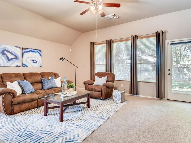 Foto del edificio - 3605 Juniper Hills St