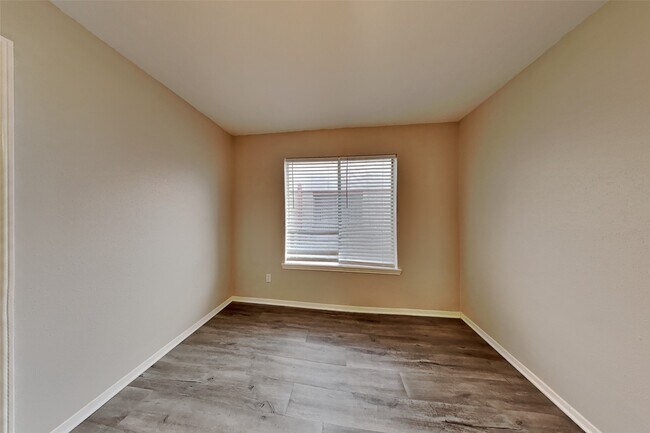 Foto del edificio - 22306 Red River Dr