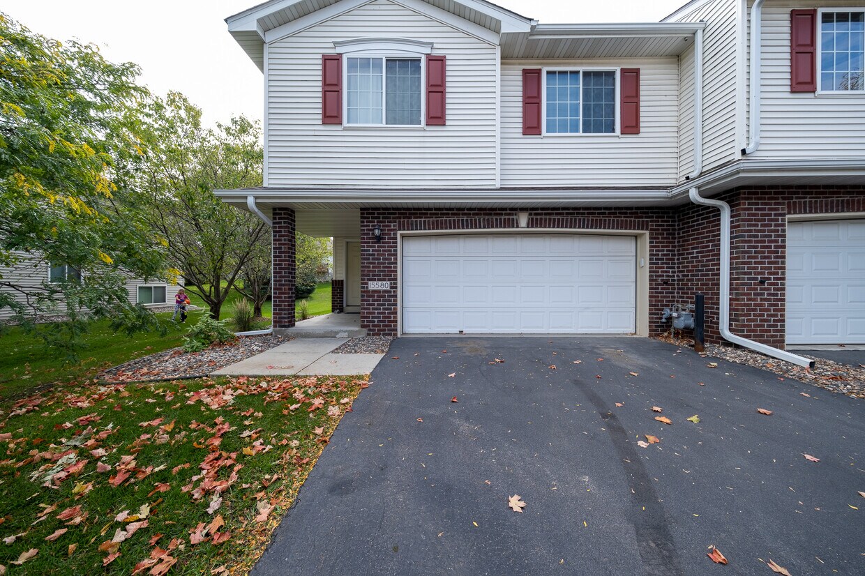 15580 Cherry Path, Rosemount, MN 55068 Townhome Rentals in Rosemount