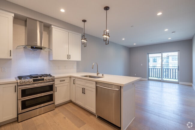 2BR, 2BA - 920SF - Kitchen - 520 El Camino Real
