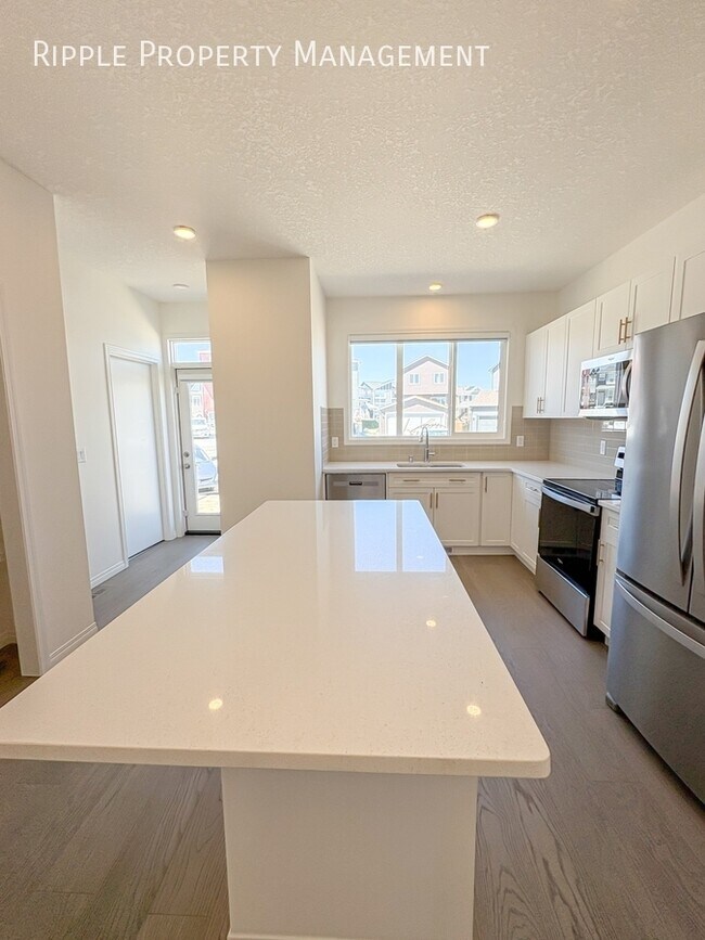 Photo du bâtiment - 50% OFF YOUR FIRST MONTHS RENT! AMAZING SP...