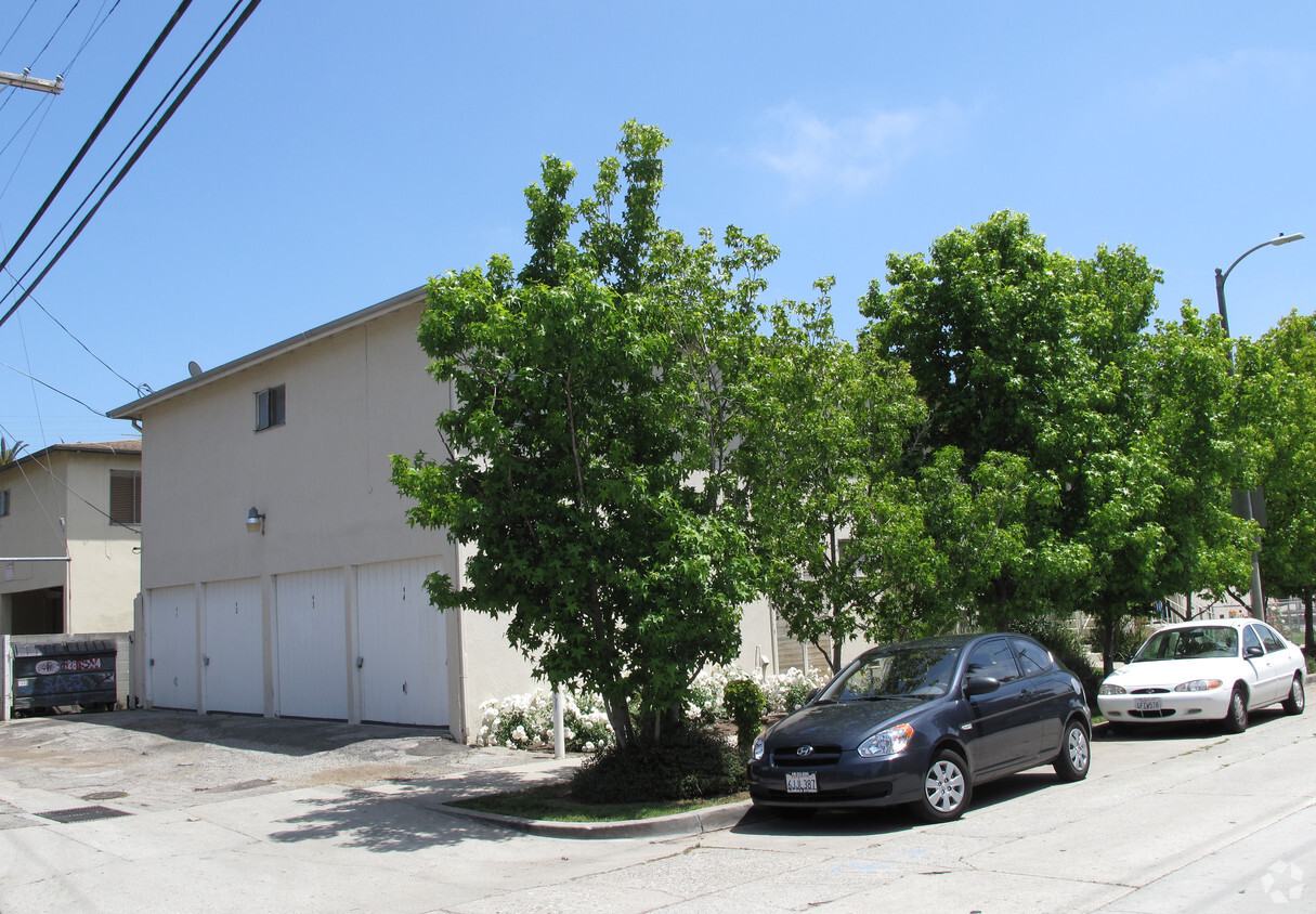 Building Photo - 2338-2352 Penmar Ave