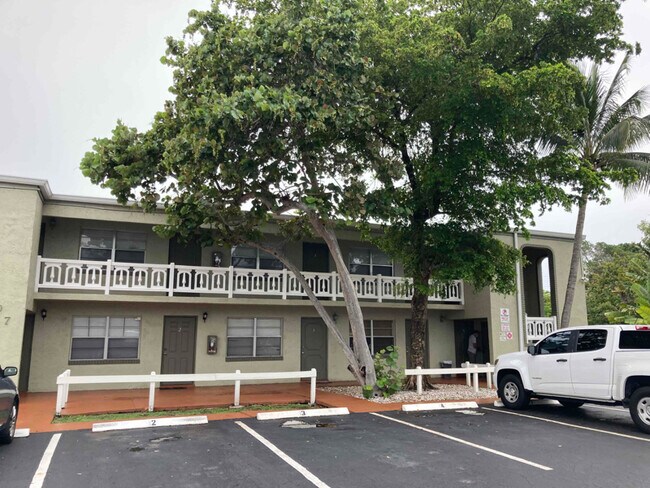 Foto del edificio - 107 NE 8th St