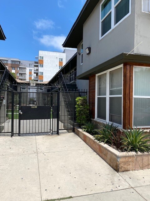 Foto del edificio - 209 E 12th St
