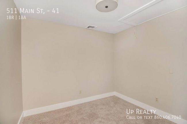 Building Photo - 511 Main St