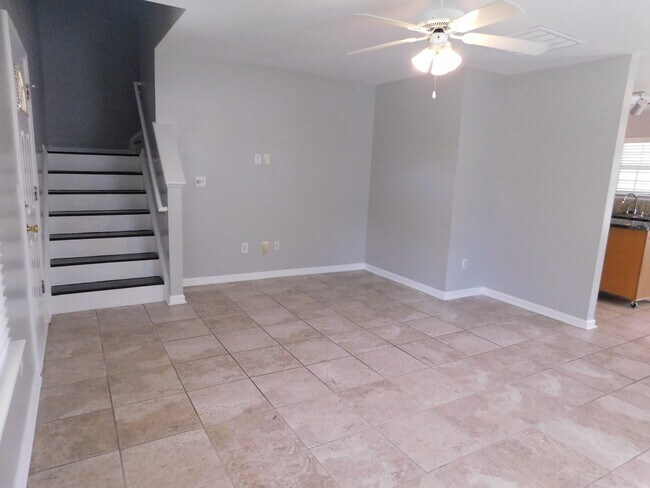 Foto del edificio - great 3 bed 2.5 bath master down
