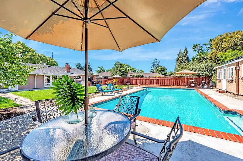 Primary Photo - 37826 Glenmoor Dr