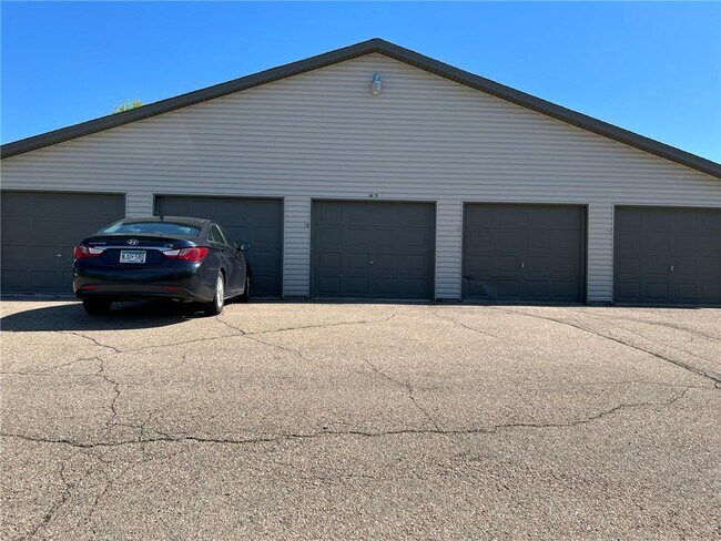 Foto del edificio - 1635 Stieger Lake Ln
