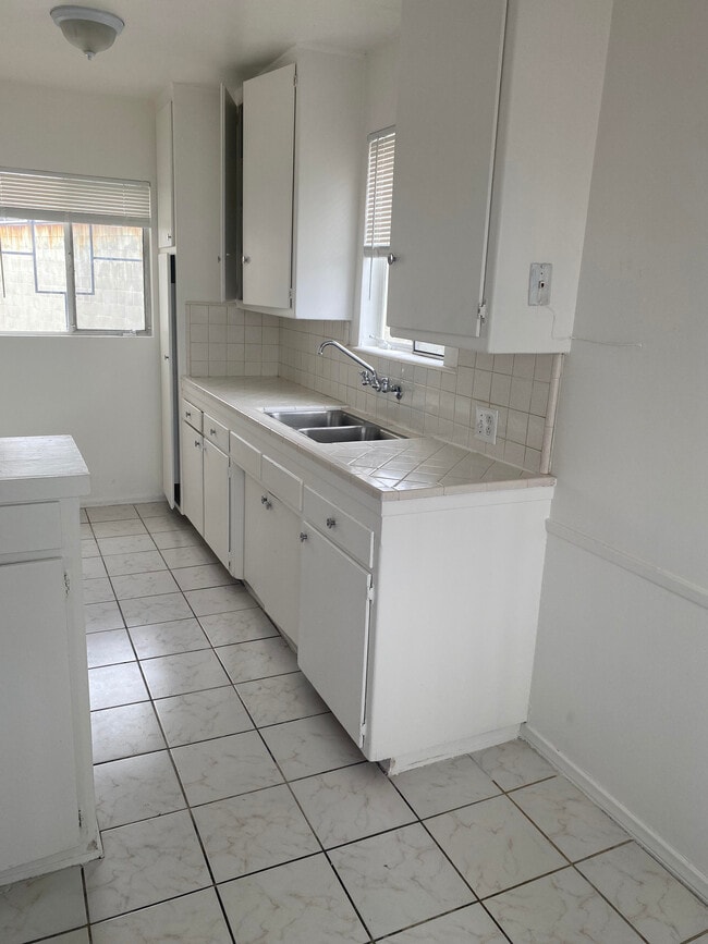 Building Photo - 2027 S Ridgeley Dr