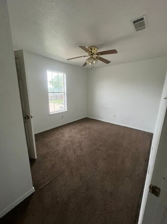 Building Photo - 3303 Toledo Dr