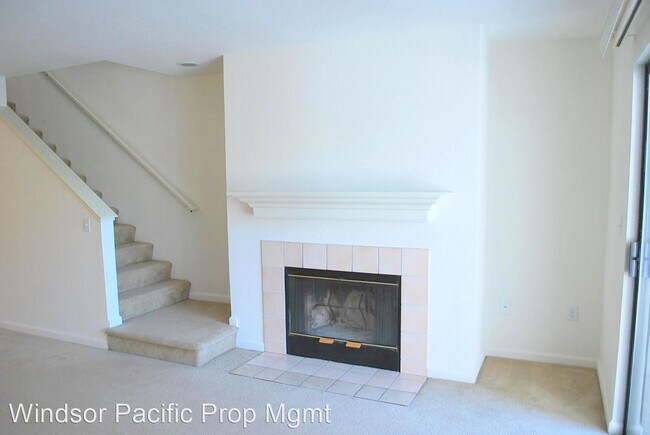 Building Photo - 2 br, 2.5 bath House - 2574 Oak Road #200
