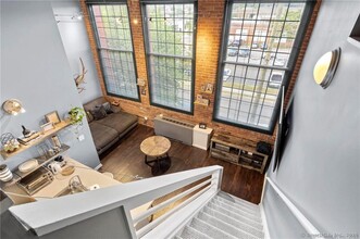 25 Grand St