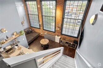 Building Photo - 25 Grand St