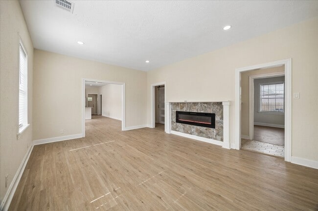 Building Photo - 1109 Hays St