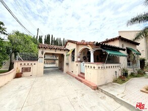 Building Photo - 6132 Whitsett Ave