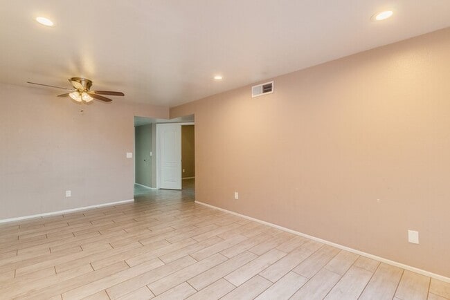 Building Photo - 3131 W Cochise Dr