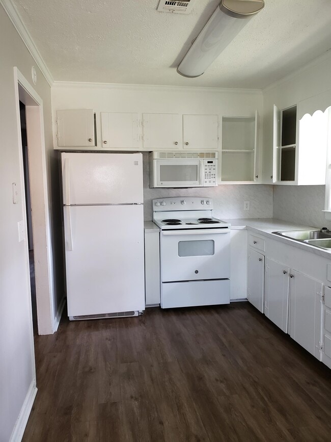 Foto del edificio - 204 Cedar Ln
