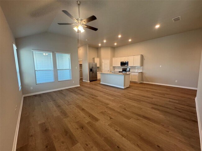 Foto del edificio - 423 Cross Barn Blvd